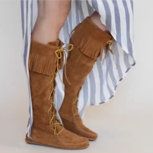 LIKE🆕MINNETONKA CHESTNUT BROWN SUEDE LACEUP FRINGE MOCCASIN KNEE BOOTS - Picture 4 of 16